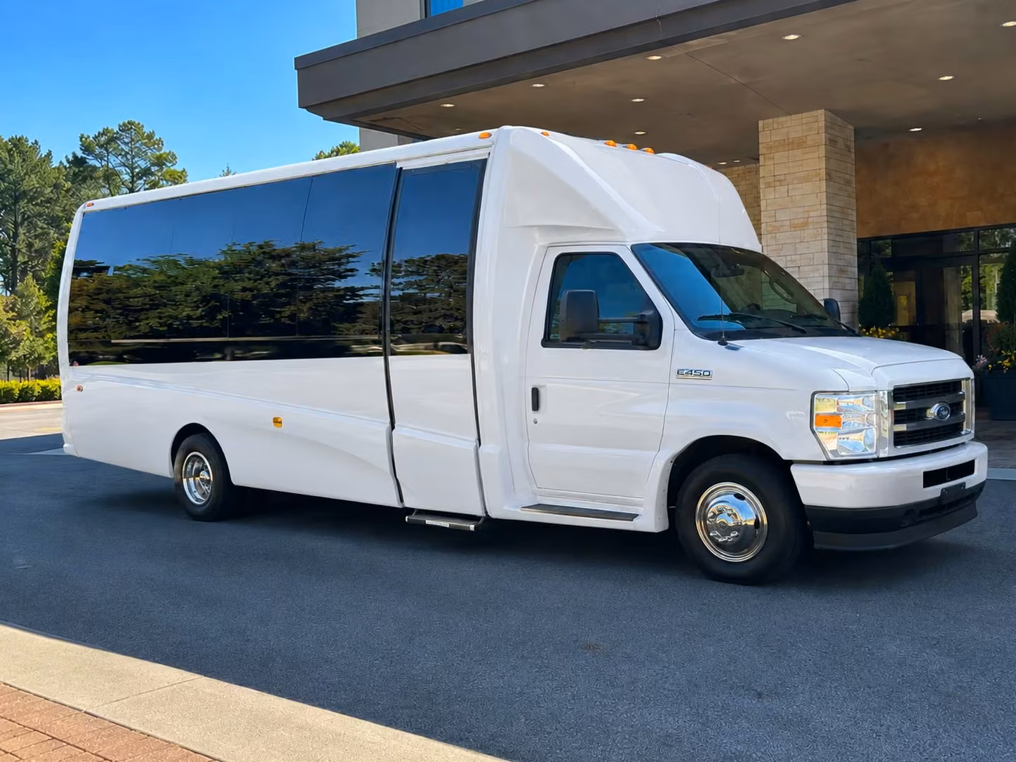 chattanooga 15 passenger minibus rental