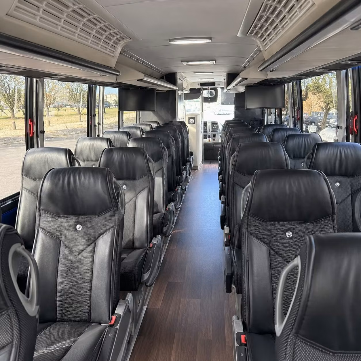 choose the right bus for your chattanooga long distance trip motorcoaches minibuses and sprinter vans